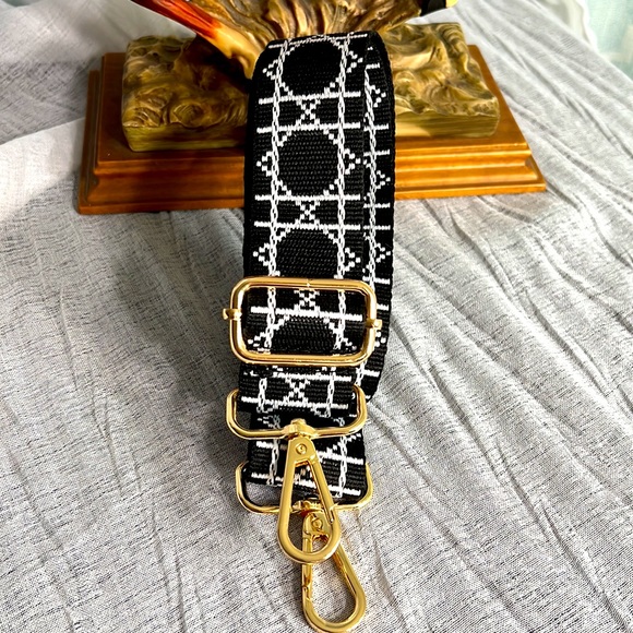 EXTENDABLE SHOULDER/CROSSBODY STRAP - Picture 3 of 7